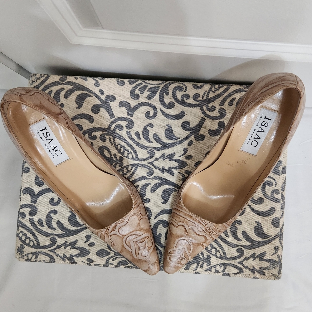 Vintage Isaac Mizrahi Tan Women's Pumps - Picture 4 of 7